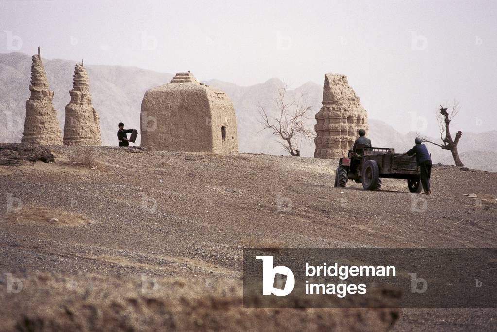 The stupa in Dunhuang, where Buddhist relics are preserved, 1982 (photo)