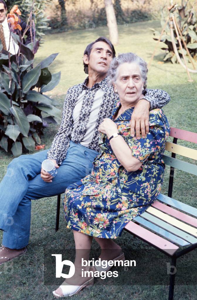 Walter Chiari, Italian actor, comician and TV host, with mom Enza, Italy, 1970 (photo)