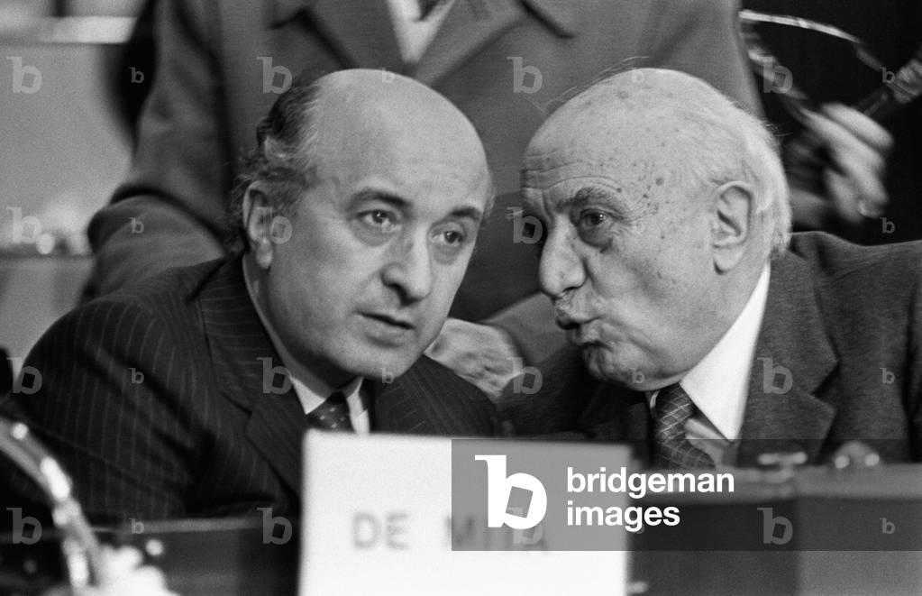 Ciriaco De Mita and Amintore Fanfani discretely consulting with each other