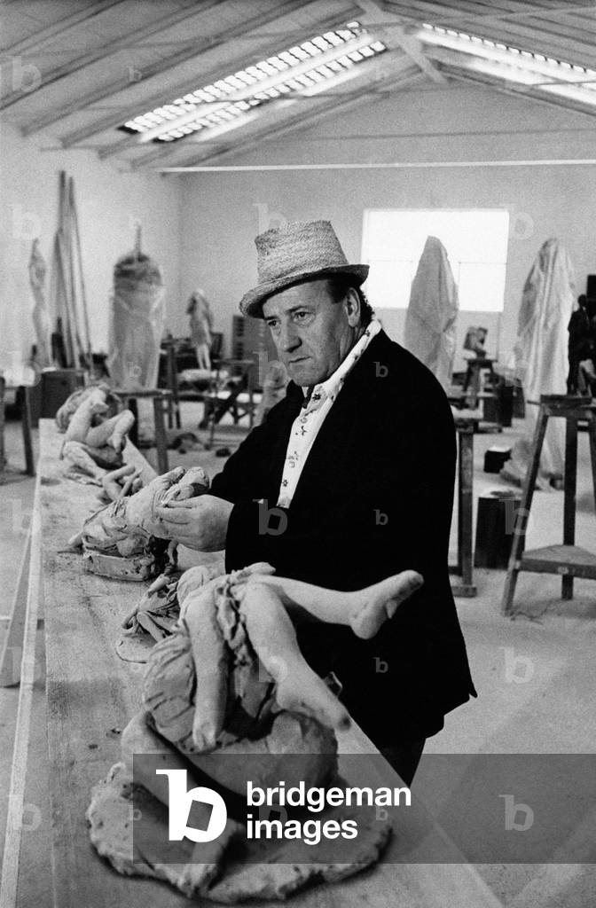 Giacomo Manzù working in his atelier