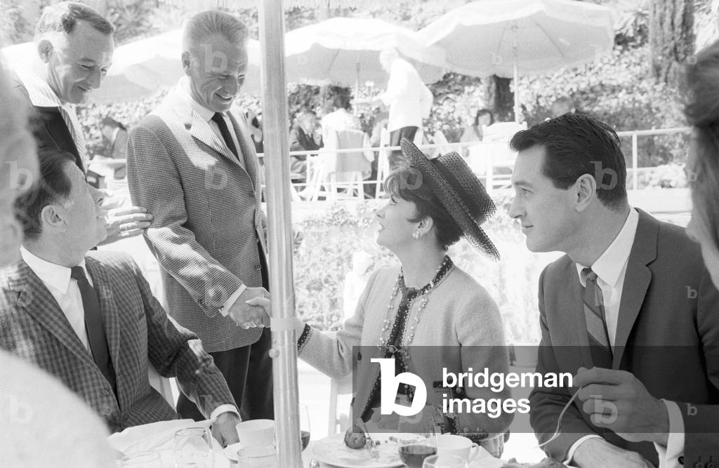 Gina Lollobrigida and Rock Hudson having a breakfast in Hollywood, United States, 1964 (b/w photo)