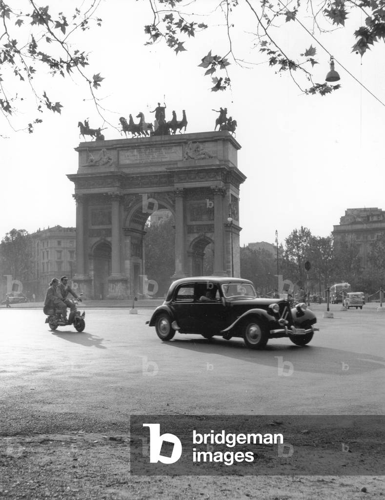 Arco della Pace in Milan, Italy, 1950 (b/w photo)