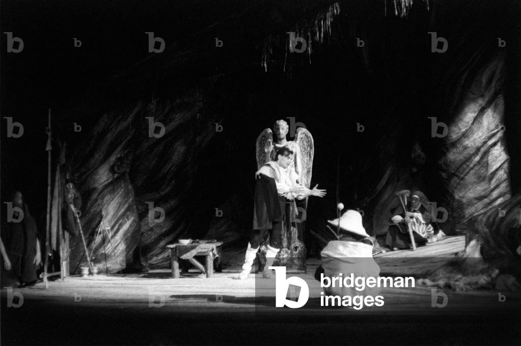 Giorgio Albertazzi in the centre of the stage dressed as a sheperd, 1957 (b/w photo)