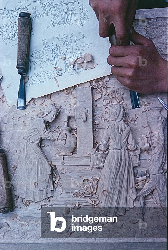 Wood carver from Lucania at work, Italy, 1970 (photo)