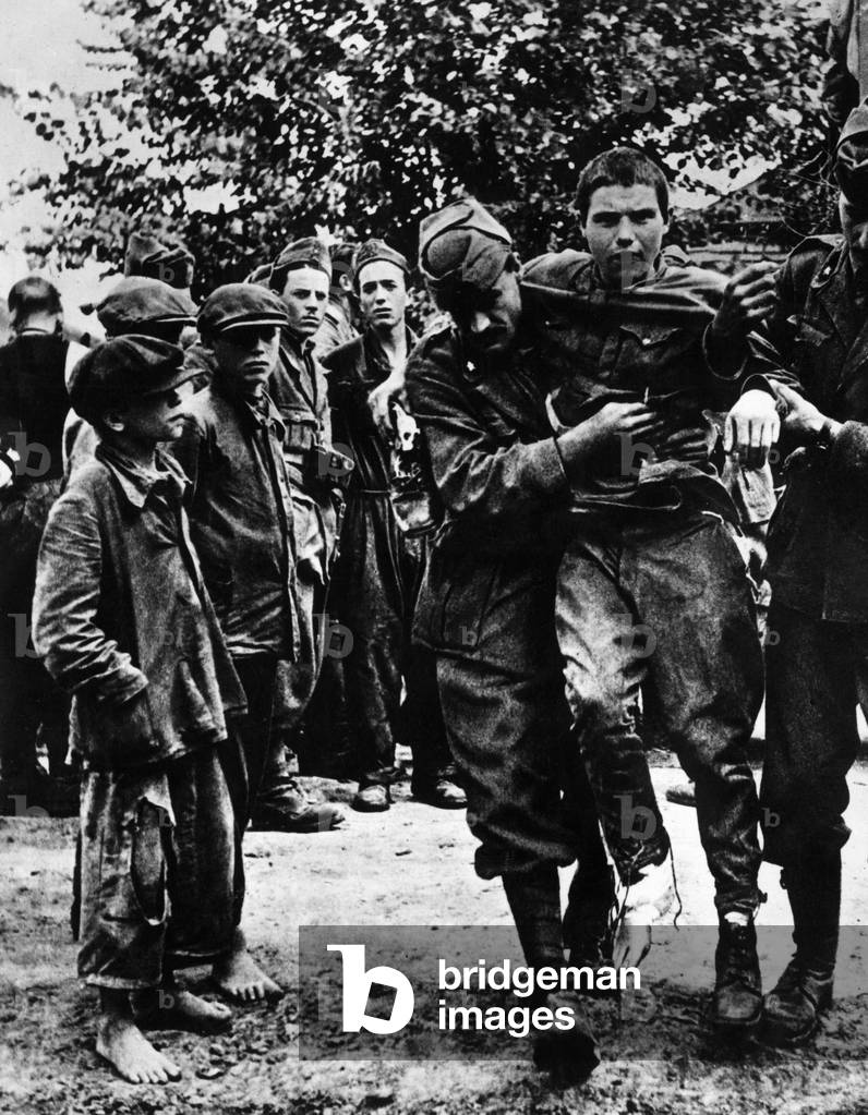 Italian soldiers support a wounded Russian