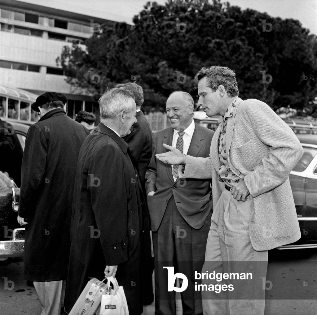 Charlton Heston and William Wyler at Ciampino airport, Ciampino, Italy, 1958 (b/w photo)