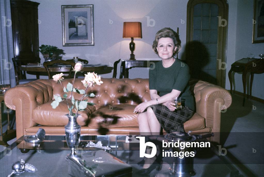 Giulietta Masina in her house, Italy, 1976 (photo)