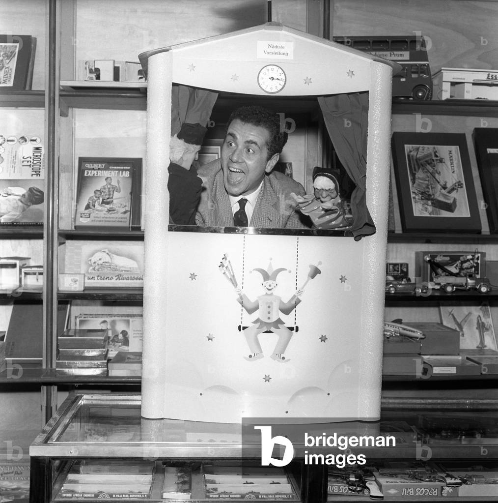 Enzo Tortora enjoys animating some puppets