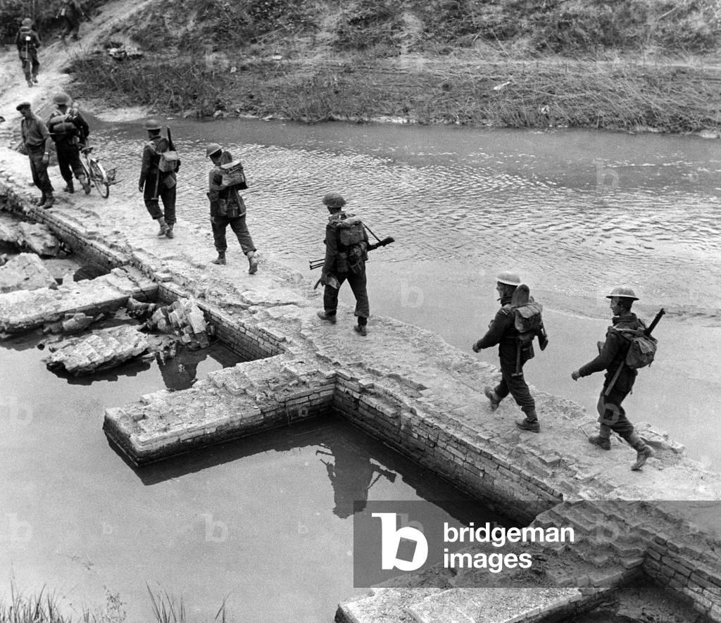 New Zealander troops walking