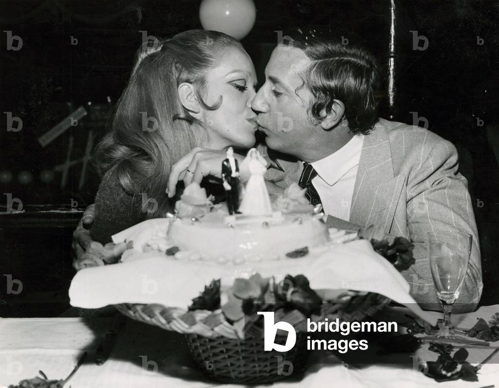 Mike Bongiorno kissing Annarita Torsello