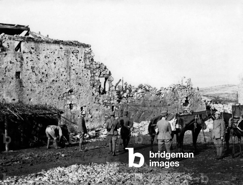 Italian soldiers amongst the ruins of San Martino del Carso