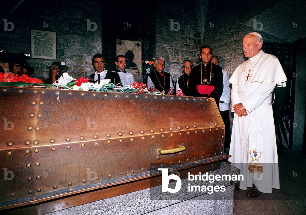 Pope John Paul II at the tomb of Jozef Pilsudski, Poland