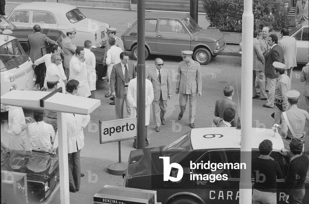 Robbery in Insubria Square, Italy, 1975 (b/w photo)