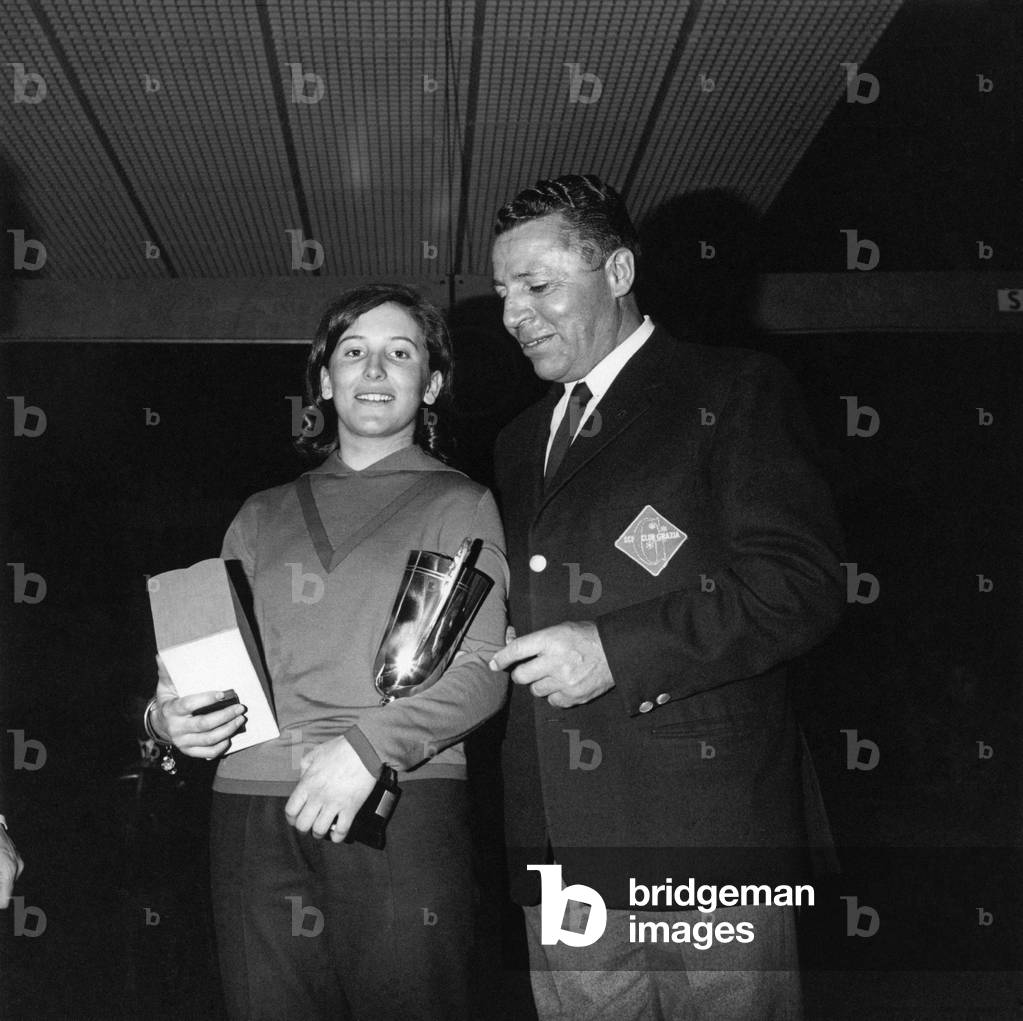 Achille Compagnoni consigning an award, Cortina d'Ampezzo, Italy