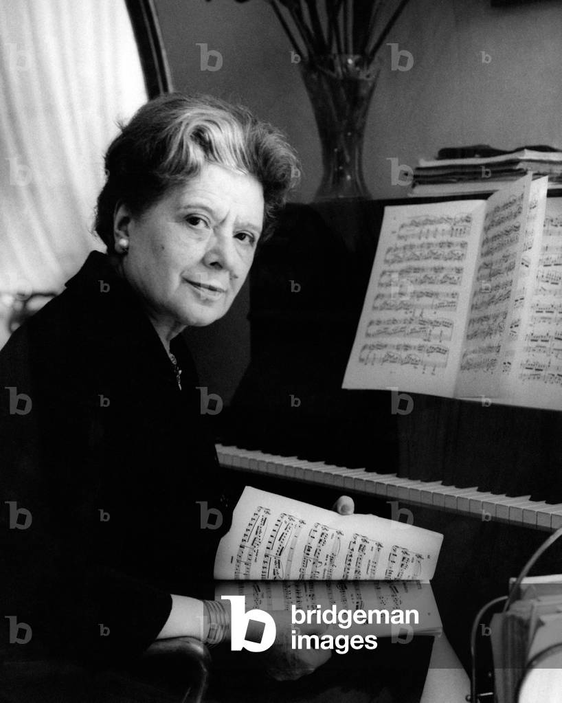 Anna Banti at the piano