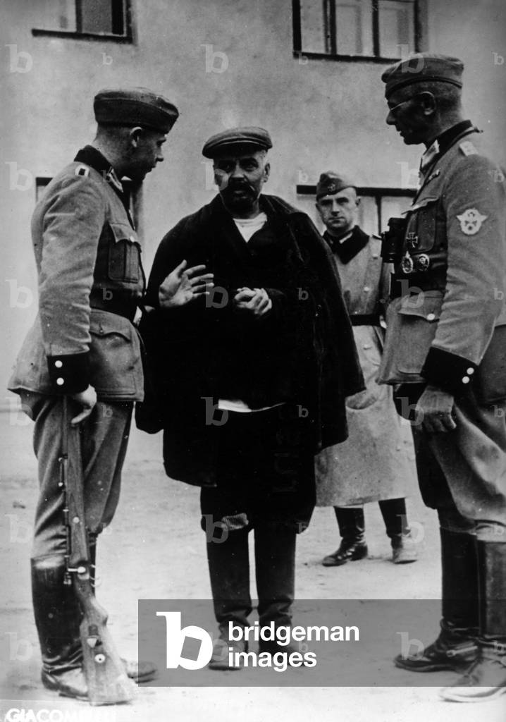 A general giving orders