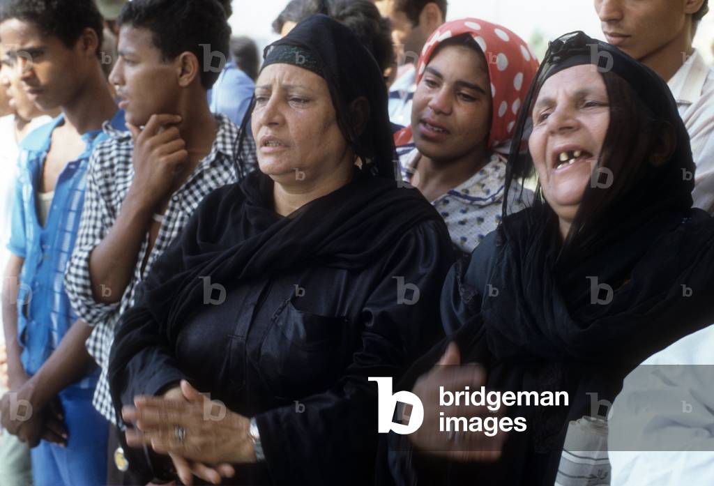 Women and guys crying disperate for the loss of Sadat President, assassinated on October 6 by a terrorist, Medinet Nasr, Egypt, 10th October 1981 (photo)