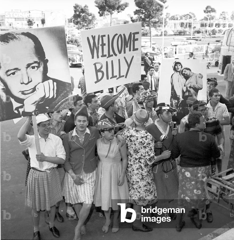 Students waiting for the arrival of Billy Wilder, Ciampino, Italy, 1959 (b/w photo)
