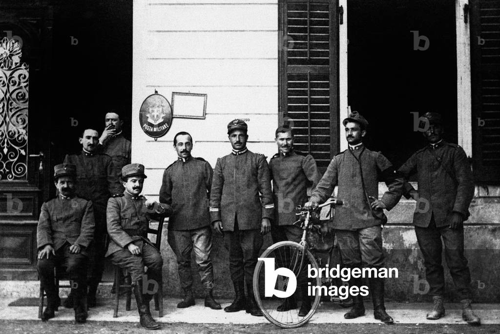 Portrait of some Italian officers in front of the Third Army post office