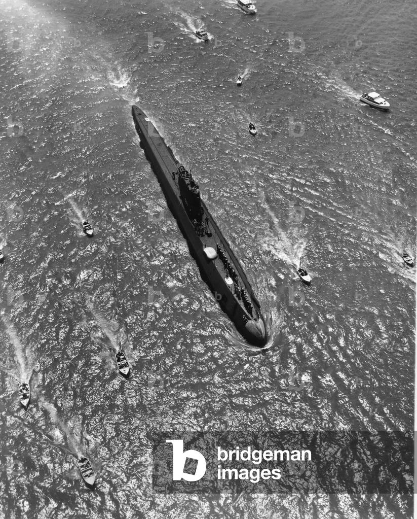 Submarine Nautilus sailing