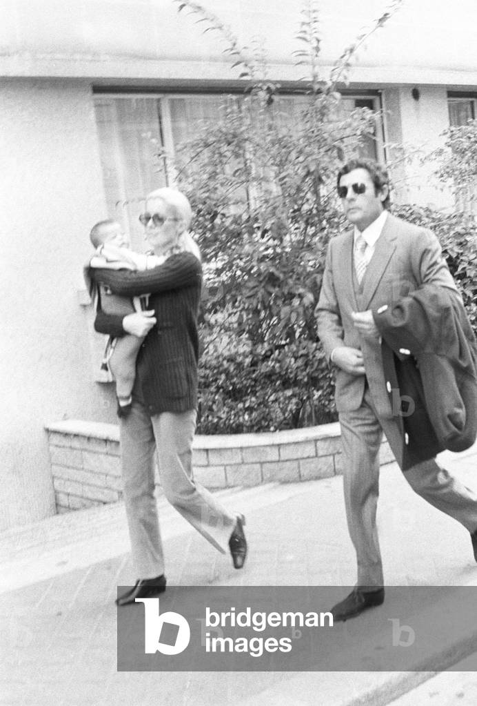 Marcello Mastroianni, Catherine Deneuve and their daughter Chiara, Unspecified, 1973 (b/w photo)