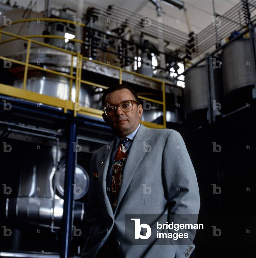 Giorgio Squinzi near an industrial equipment