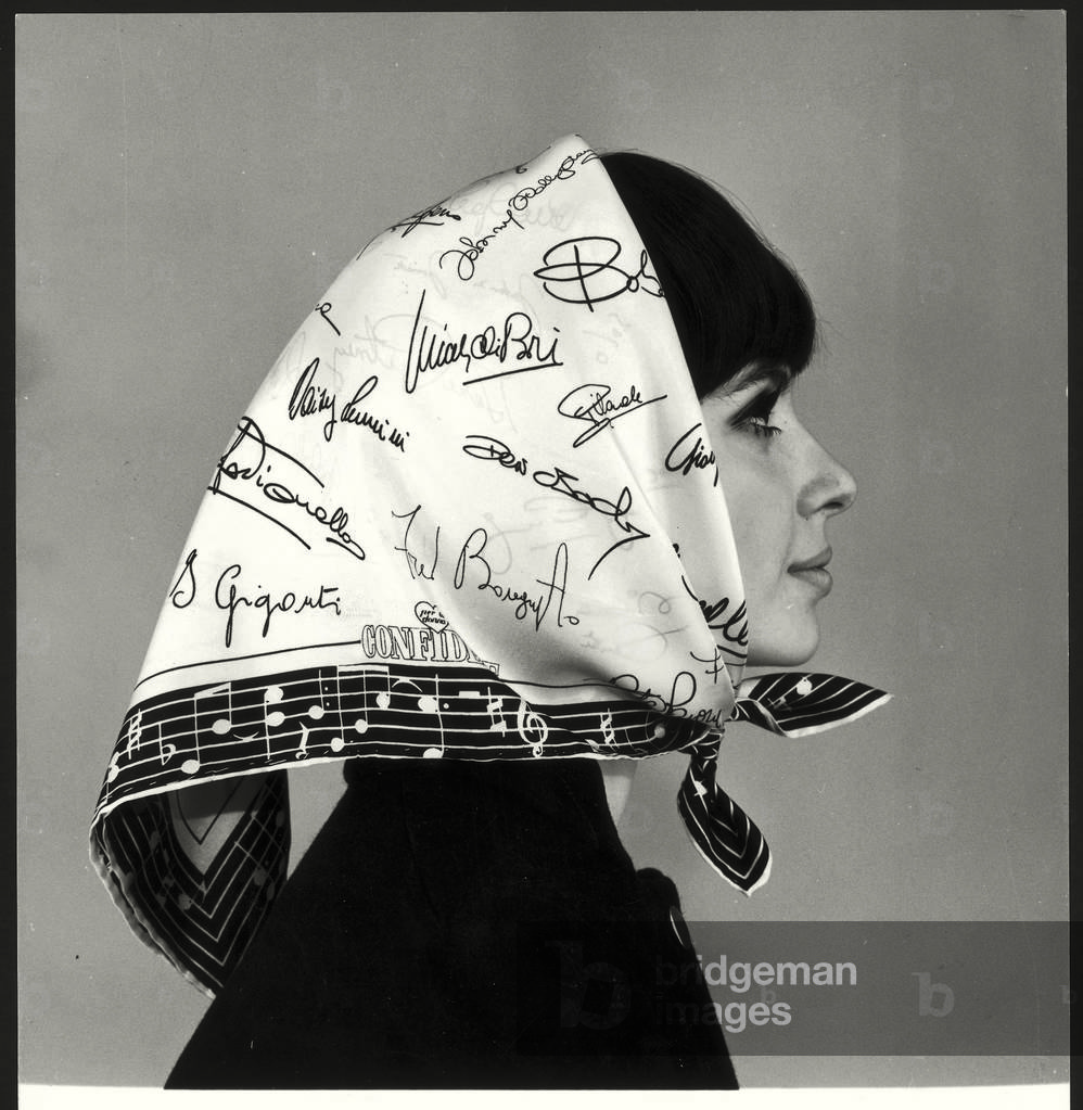 Foulard with singer's signatures