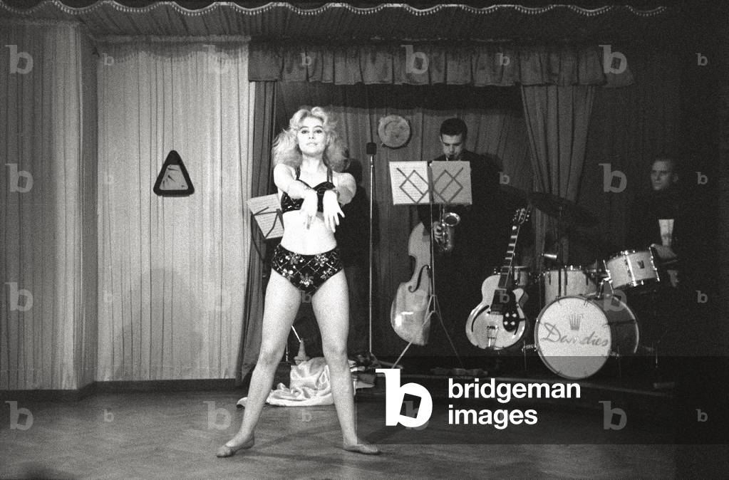 Sidonie Paquin on stage