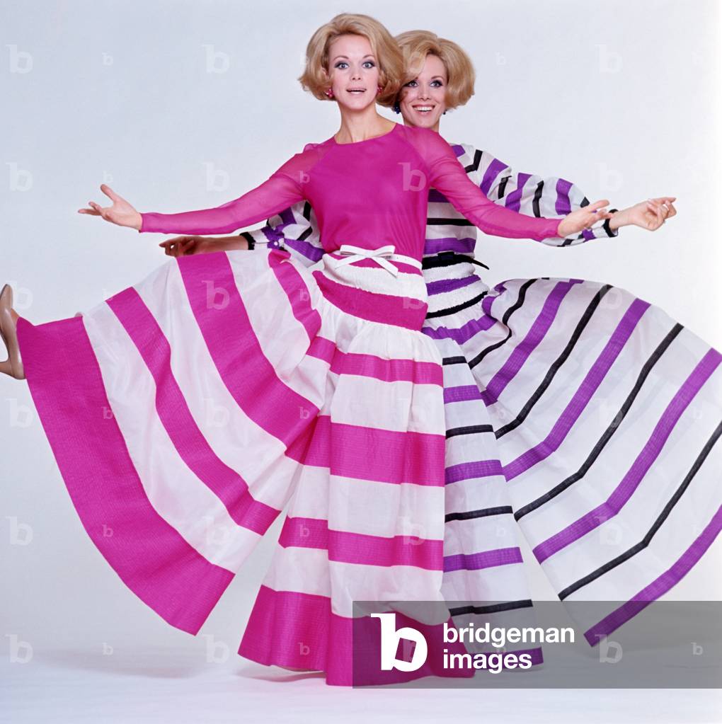 Alice and Ellen Kessler, twin sisters and german artistic duo, posing in studio, Italy, 1970 (photo)