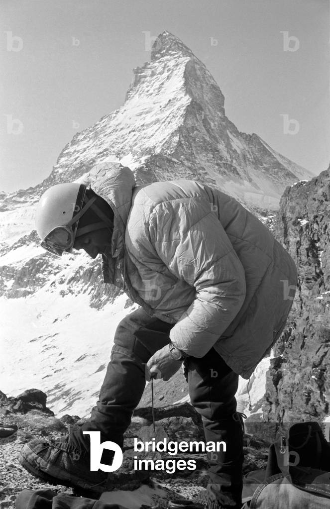 Walter Bonatti getting ready for the climbing (b/w photo)