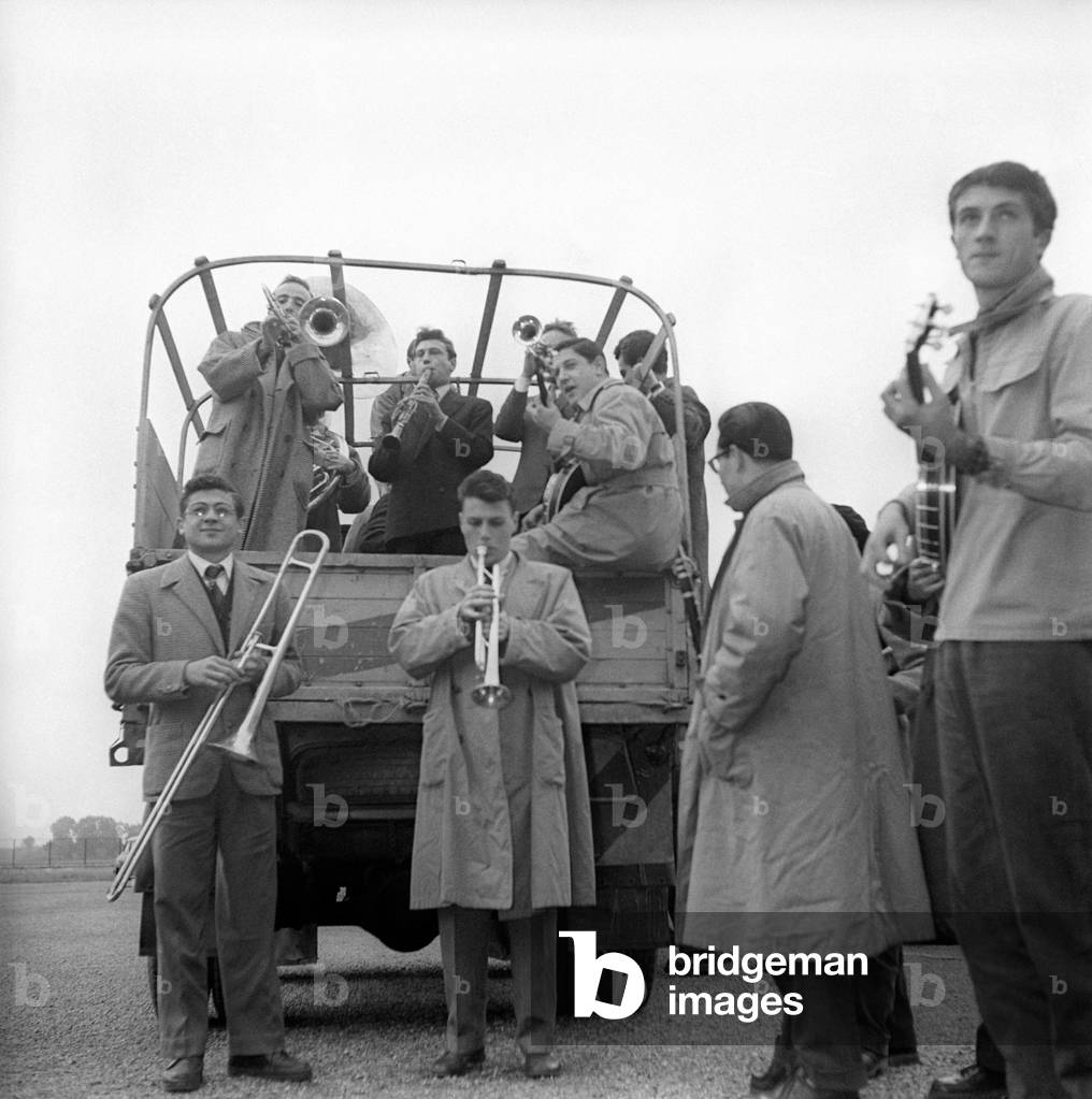 Musicians waiting for Louis Armstrong