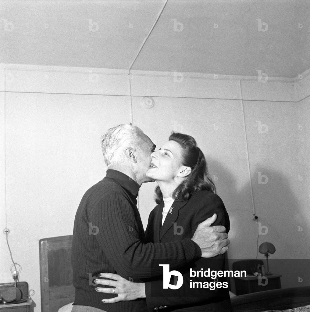 Piero Taruffi kissing his wife Isabella, Italy