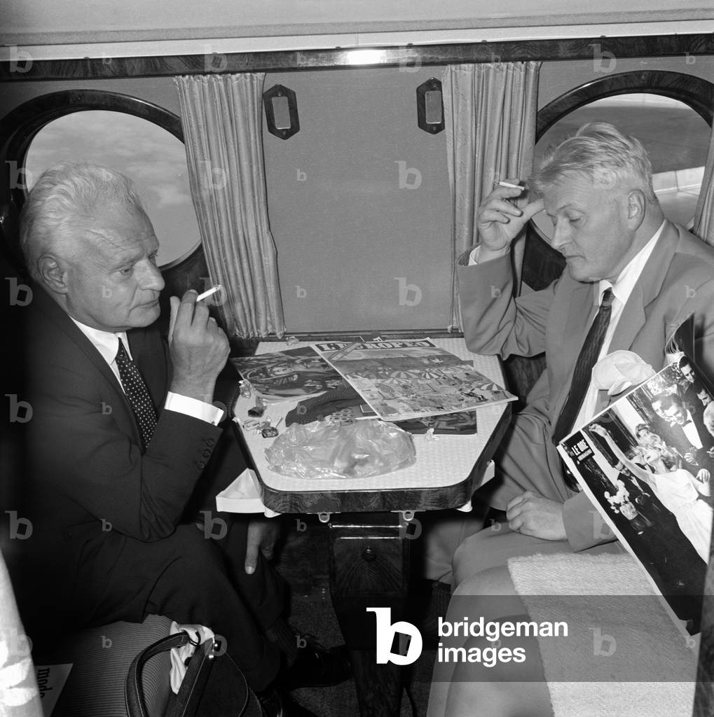 Antonio Ghiringhelli and Gianandrea Gavazzeni on the plane, 1964 (b/w photo)