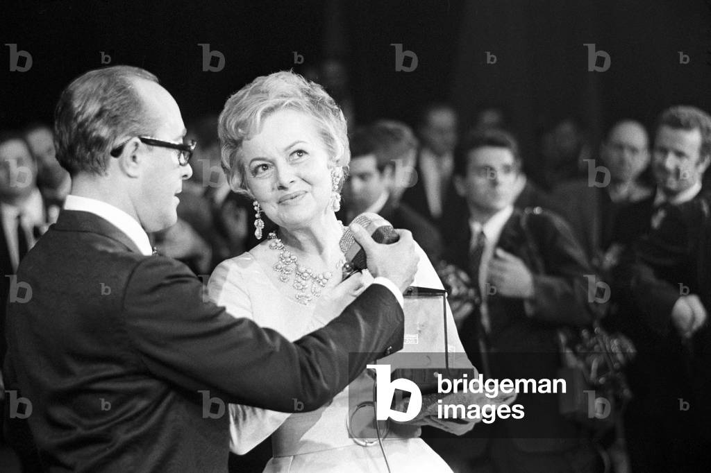 Silver Mask Prize, Italy, 1968 (b/w photo)
