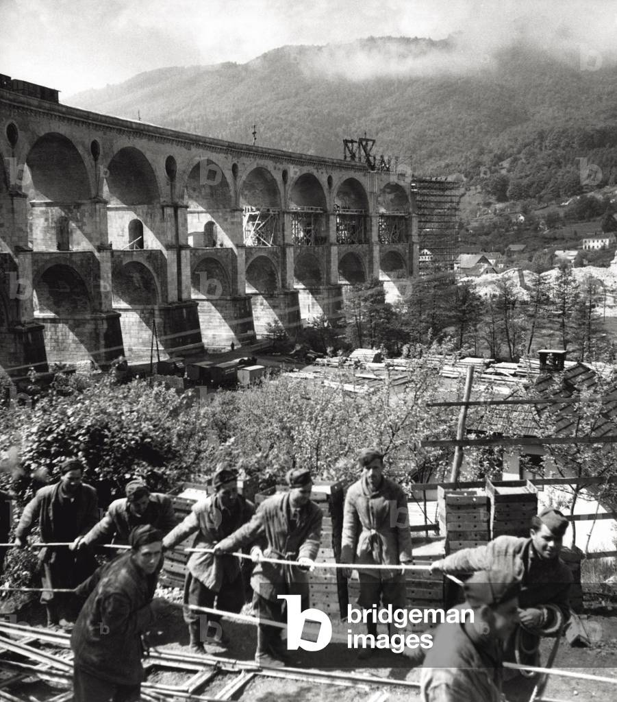 Refitting of the Borovnica viaduct, Borovnica, Yugoslavia, 1941