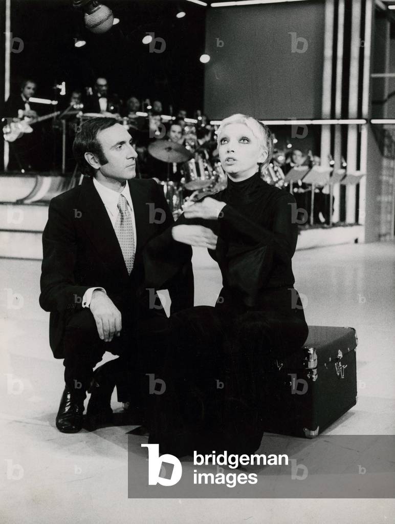 Pippo Baudo looking at Mariangela Melato in Canzonissima