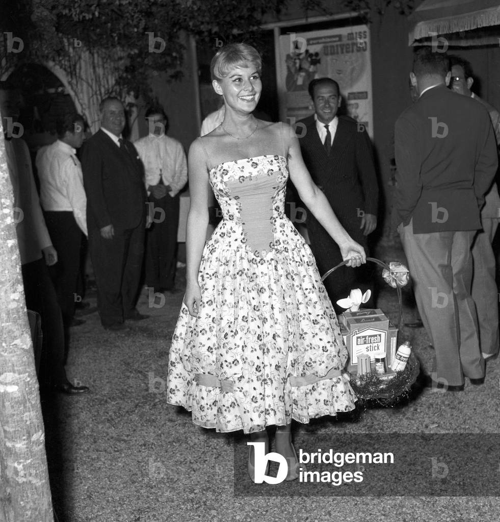 Marisa Allasio during the beauty pageant Miss Belvedere delle Rose, Italy, 1956 (b/w photo)