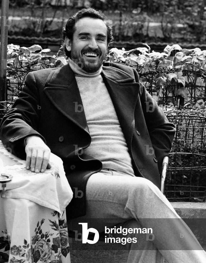 Vittorio Gassman at the table in a bar, Milan, Italy, 1972