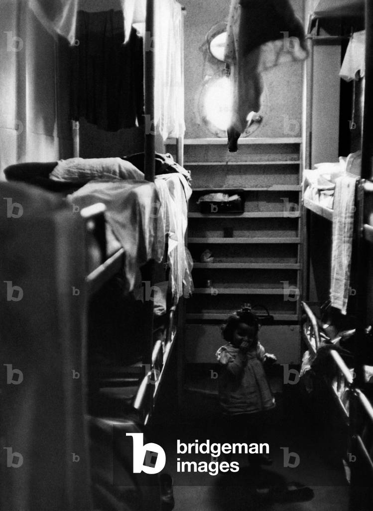 Jewish girl into a cabin