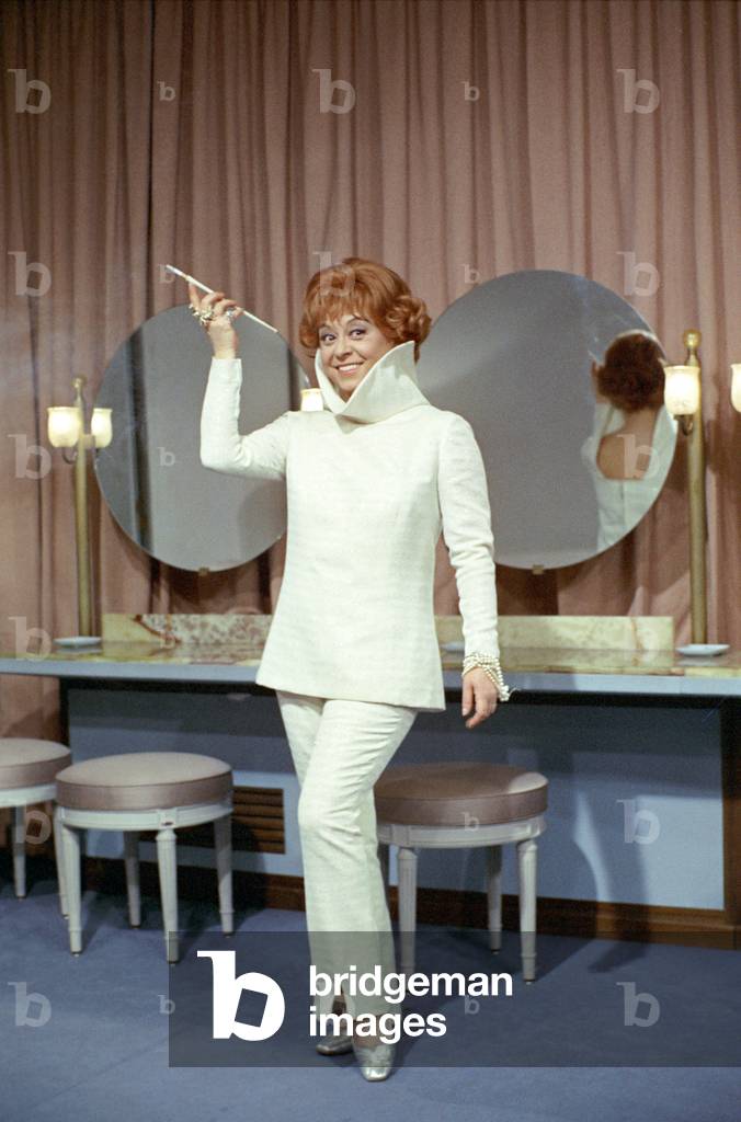 Giulietta Masina on the set of the film Don't Sting the Mosquito, Italy, 1967 (photo)