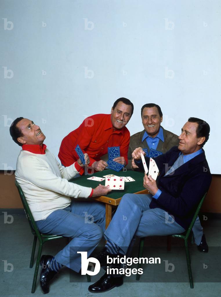 Alberto Sordi playing cards with himself
