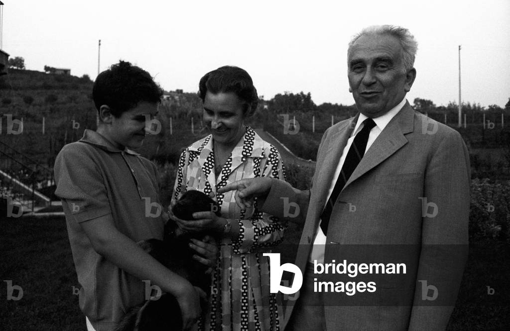 Luigi Longo in the garden in company of Bruna Conti and his son