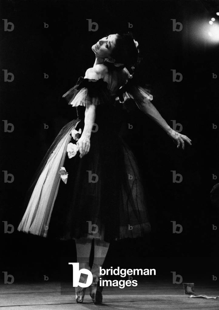 Margot Fonteyn in a figure from the pas de deux Marguerite and Armand