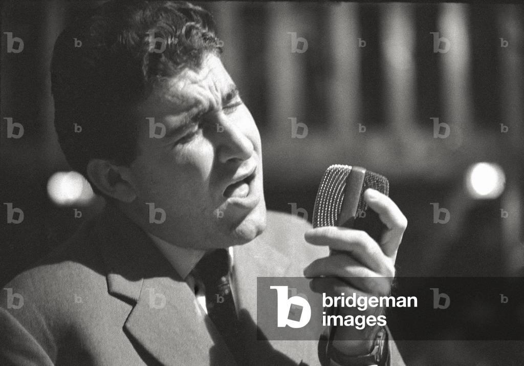 Singing solo performance