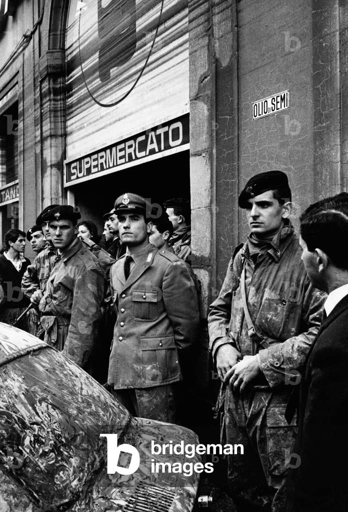 Supermarket monitored by policemen and soldiers
