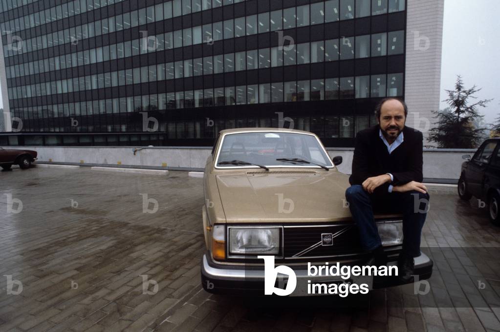 Elio Fiorucci seated on his car