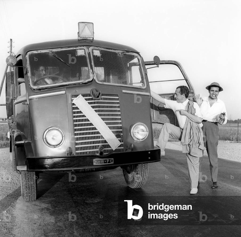Enzo Tortora and Nino Taranto in front of a van which is about to pick them up