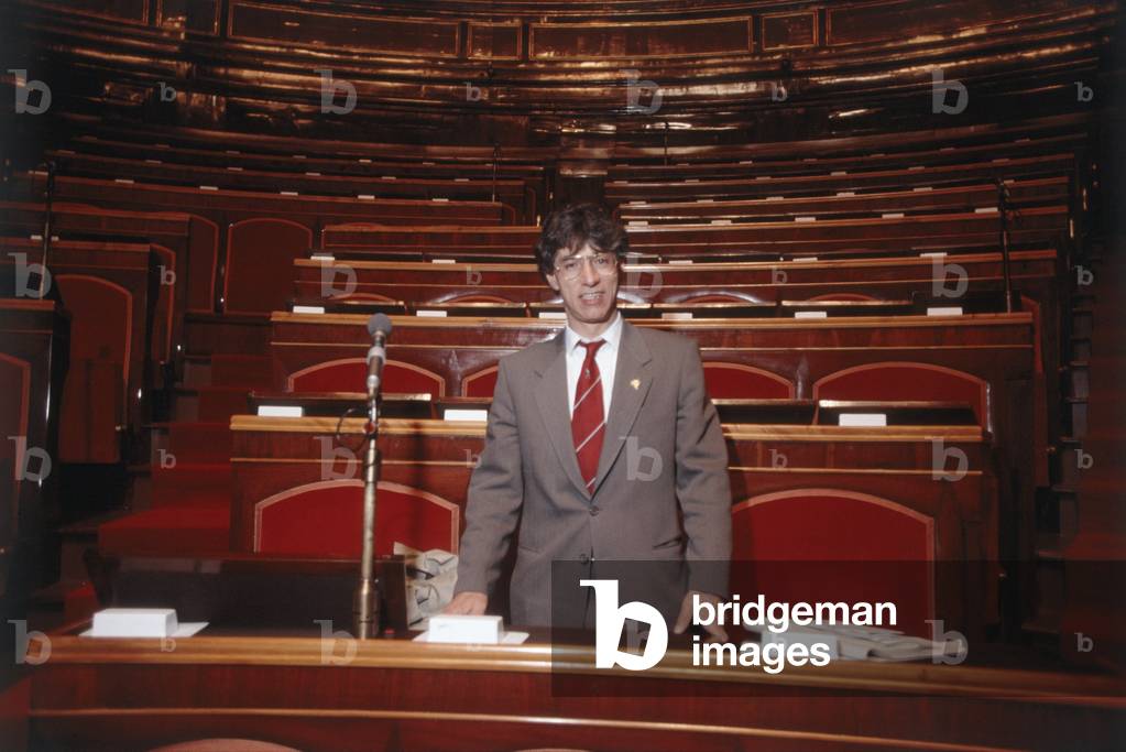 Umberto Bossi among the benches of the Senate of the Italian Republic