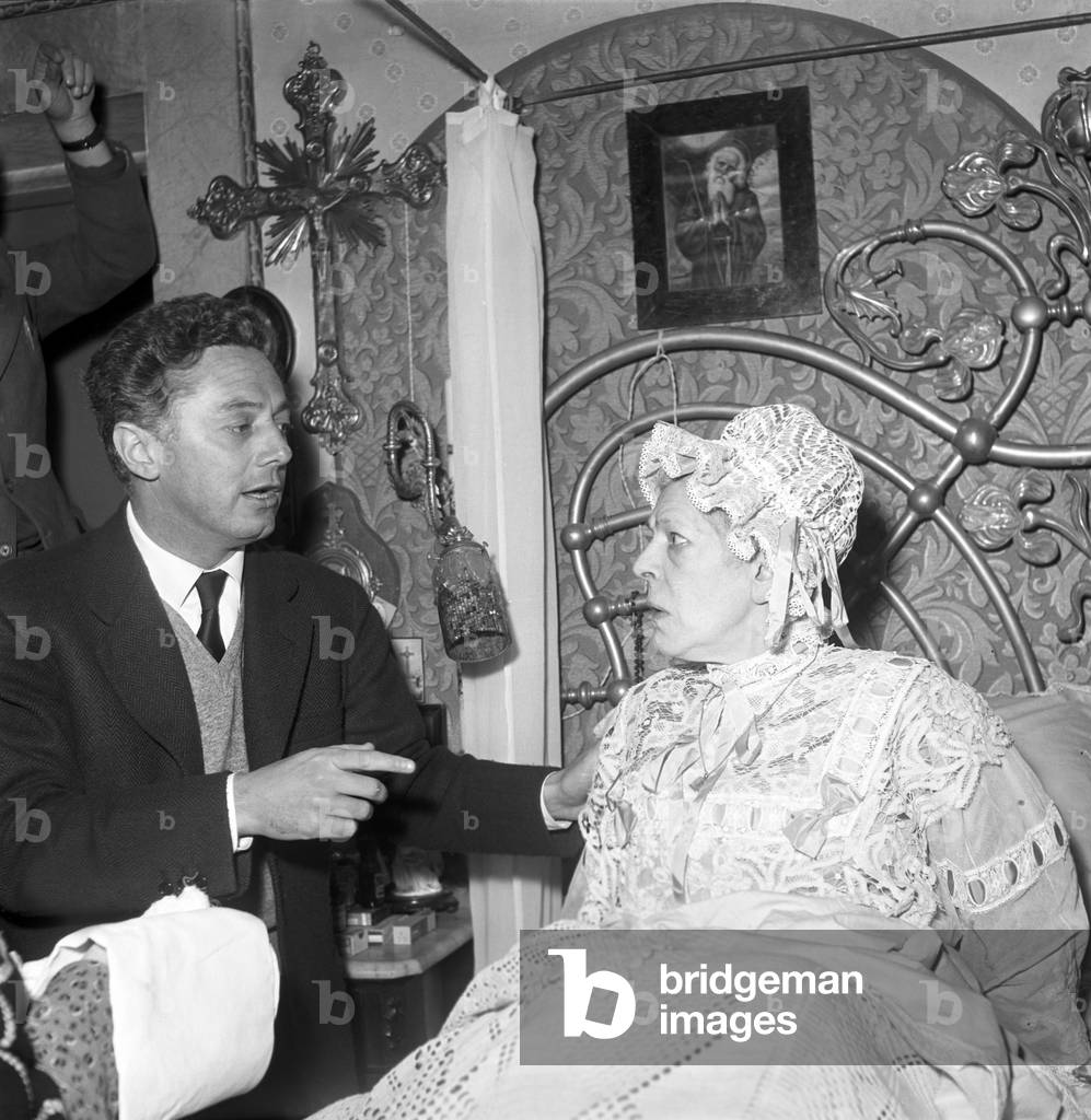 Tina Pica and Dino Risi on the set of La nonna Sabella, Italy, 1957 (b/w photo)
