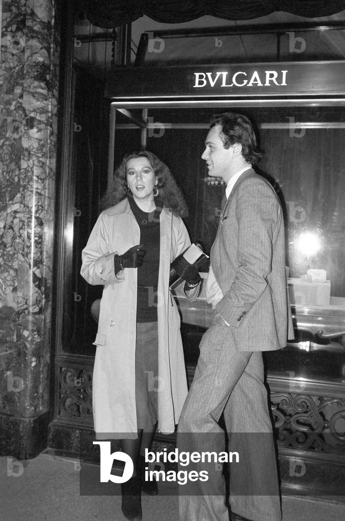 Stefania Sandrelli in front of Bulgari's shop window, Italy, 1976 (b/w photo)